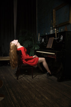 Unconcsious beauty woman at the piano