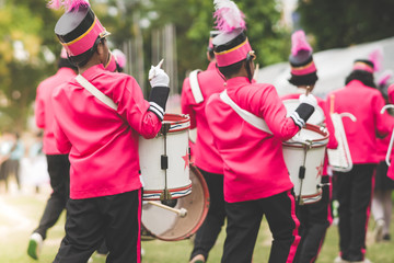 Obraz premium Marching band drummers perform in school parade