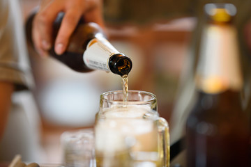 pour beer in glass, pouring