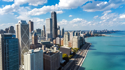 Chicago skyline luchtfoto drone uitzicht van bovenaf, Lake Michigan en stad Chicago downtown wolkenkrabbers stadsgezicht, Illinois, USA
