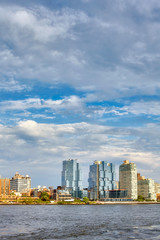 Fototapeta premium Brooklyn skyline on a sunny day, New York City, USA.