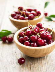  Bowls with cherries