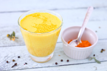Kurkuma- Milch