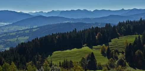 Blick vom Pfänder zum Bregenzerwald mit Damülser Mittagsspitze und Kanisfluh