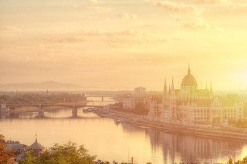 Naklejka premium Budapest cityscape with Parliament building and Danube river