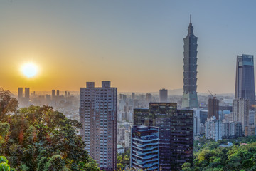 Naklejka premium Panoramic view of the Taipei's city center during the sunset.