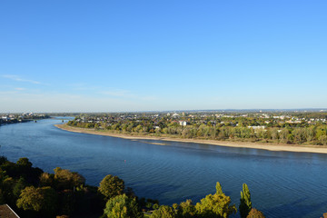 blick auf rhein vom hotel marriott in bonn