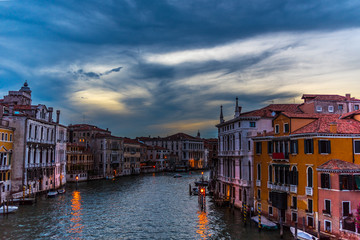 Fototapeta na wymiar Night view of the grand canal in Venice