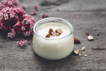 Petit Pot de Crème à L'Amandes, Yaourt Végétarien