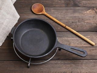 empty black round cast iron pan