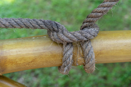 Rope knot On the wood