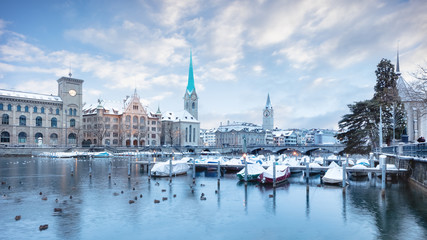 Old Zurich town in winter, view on lake - obrazy, fototapety, plakaty