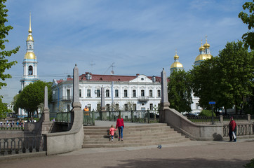 Garden street, bridge over the Griboyedov canal and in the background St. Nicholas Cathedral. Saint-Petersburg