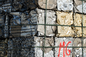 Aluminium Blechschrott gepresst zu Paketen