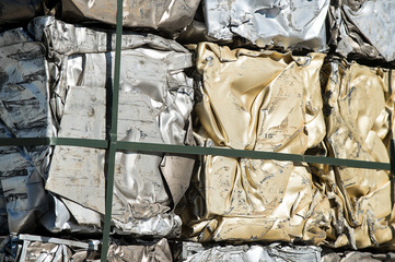 Aluminium Blechschrott gepresst zu Paketen