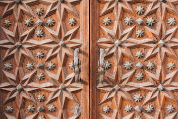 Wooden old door in Sitges - 228318940
