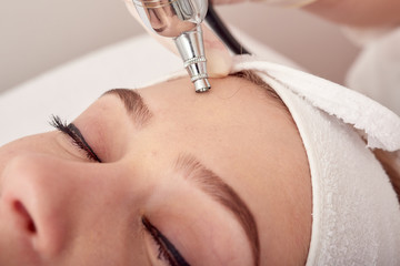 Ozone treatment with cosmetology apparat. Physiotheraphy. Lifting effect . Ozone face skin...