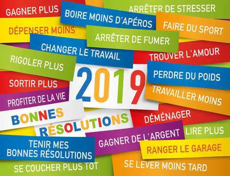 Carte de vœux 2019 présentant une liste de bonnes résolutions écrite sur des étiquettes de couleurs.