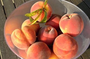 
Ripe peaches in a bowl