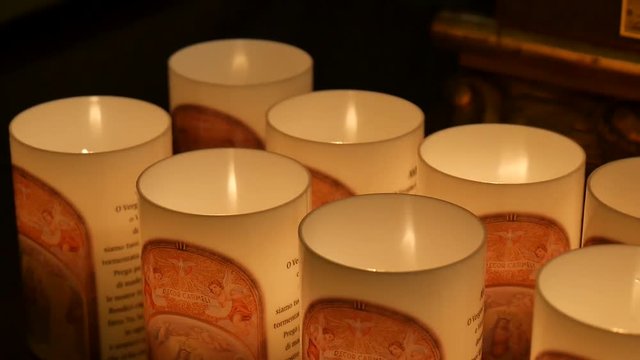 Ceri votivi in chiesa