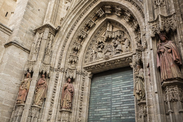 Obraz premium Giralda is the bell tower of the Seville Cathedral in Seville, Spain.