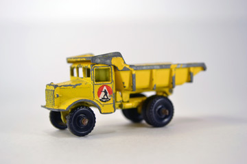 Obraz premium vintage toy dump truck yellow