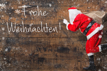 Weihnachtsmann und Weihnachtsgruß auf Holzhintergrund