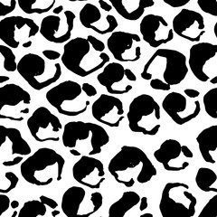 Seamless black and white leopard pattern. Animal skin grunge texture. Vector illustration.