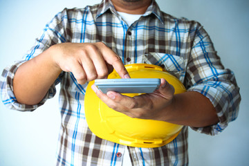 The builder presses the calculator to charge.