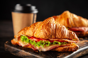 Classic BLT croissant sandwiches - 228344951
