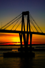PUENTE CON ATARDECER