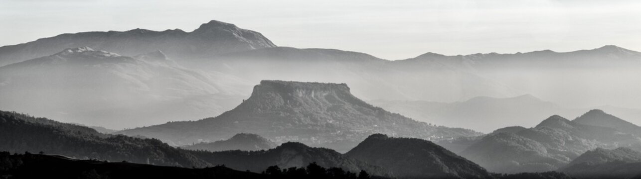 Panorama Bismantova e il Cusna
