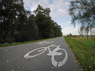 Wał wiślany, ścieżka rowerowa © Ola i Eryk
