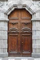 porta antica decorata in legno ingresso palazzo