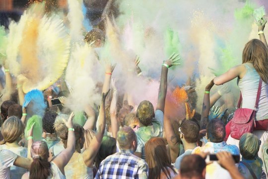 Holi Festival mit vielen Farben