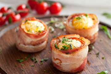 Egg muffins wrapped in bacon