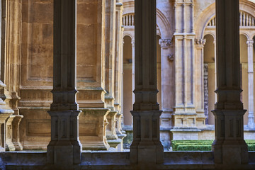 San Esteban de Salamanca, claustro de los Reyes en España. 