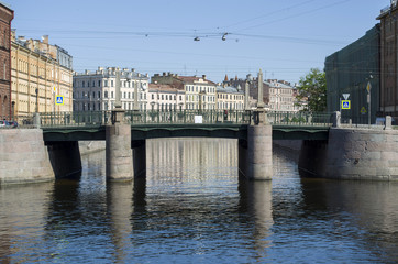 Fototapeta premium Malo-Kalinkin bridge over the Griboyedov canal, where it flows into the Fontanka river. Saint-Petersburg