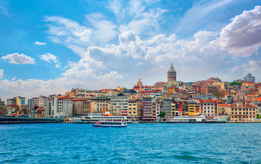 Fototapeta premium Galata Tower, Galata Bridge, Karakoy district and Golden Horn at morning, istanbul - Turkey