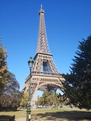 Tour Eiffel vue d'en bas