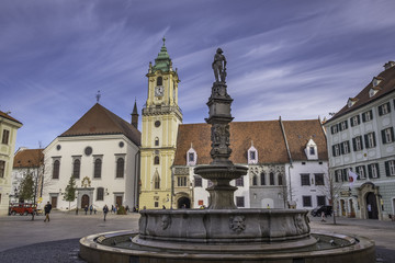 Fototapeta na wymiar Roland Fountain and buildings on Main Square (Hlavne Namestie) in historic city center of Bratislava, Slovakia