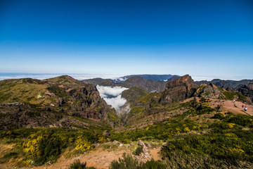 Fototapeta na wymiar mountain Pico do Arieiro mountain Landscape In the heart of Madeira