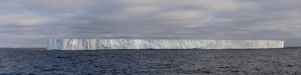 Fototapeta na wymiar Tabular iceberg in Antarctic sea