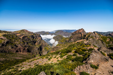 Fototapeta na wymiar mountain Pico do Arieiro mountain Landscape In the heart of Madeira