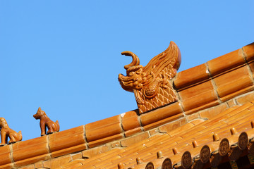 d&eacute;tail toiture du temple bouddhiste &agrave; Pairi Daiza