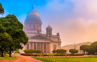 Obraz premium Saint Petersburg. Morning. Fog. Saint Isaac's Cathedral. Architecture of Petersburg. Summer in Russia. Streets of Petersburg. Cities of Russia.