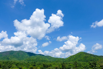 Fototapeta premium Nature view in the middle of the mountain and sky clouds.