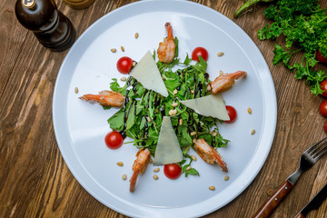 Arugula with shrimps