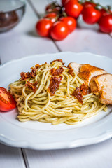 Italian spaghetti with chicken and sundried tomato