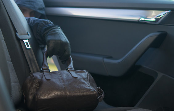 forgotten bag in the back seat, stolen by hand, black glove